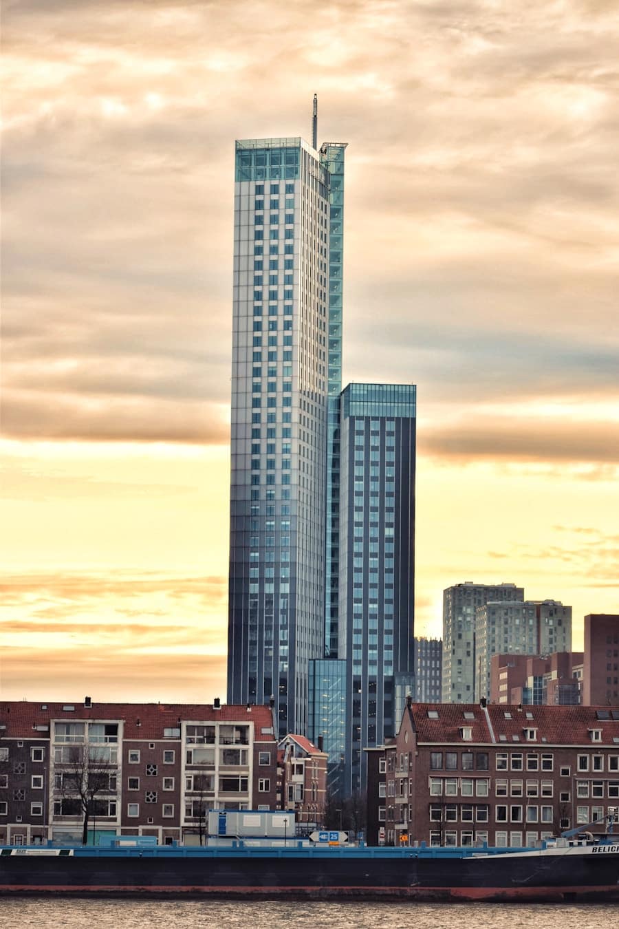 Photo What is the tallest building in Rotterdam?