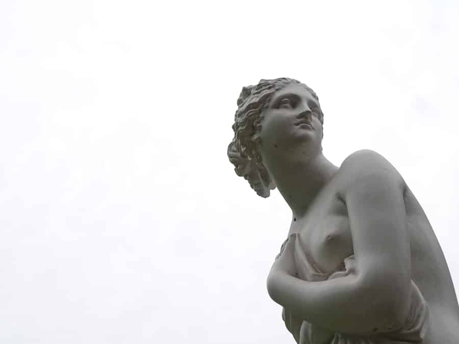 statues