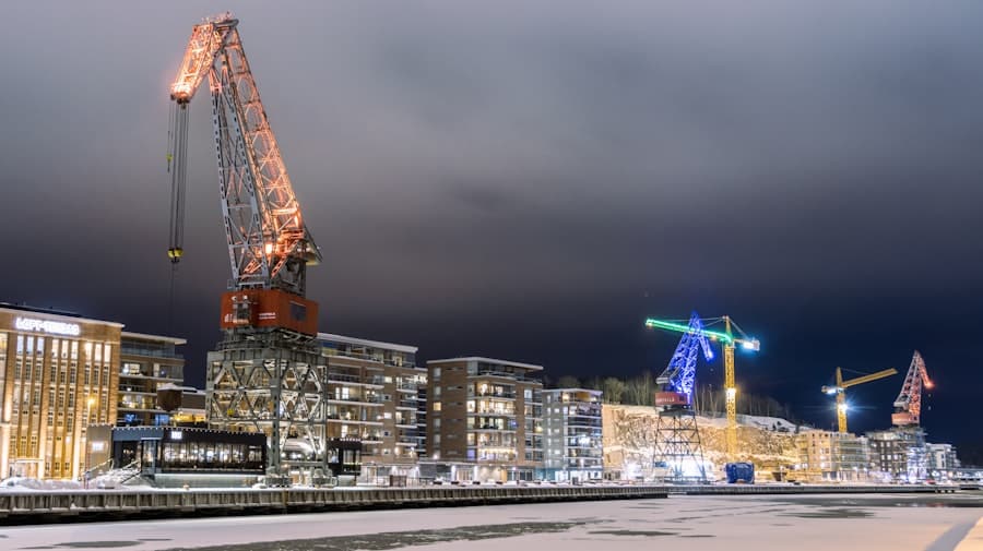 Photo tower cranes